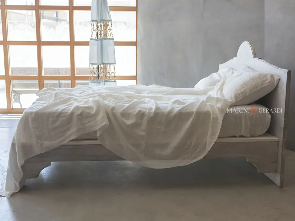 Letto in legno bianco shabby vintage Letto in legno bianco shabby vintage