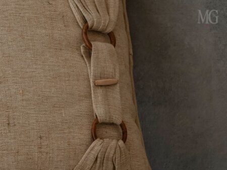 Cuscini da arredo anelli in legno e alamari