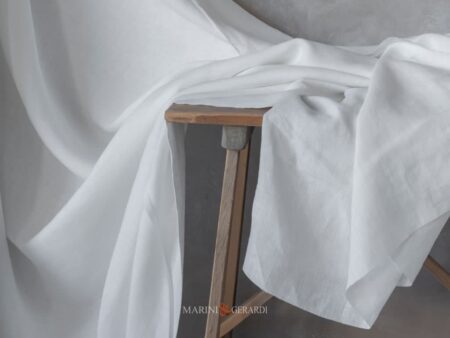 Tessuto lino bianco ottico leggermente stropicciato vendita al metro