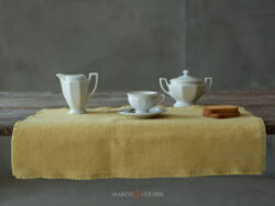 Tovaglietta americana in set in giallo con tovaglioli