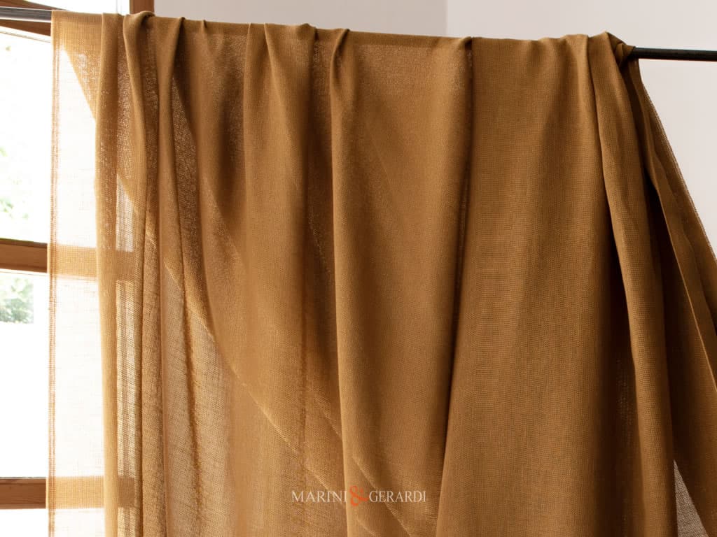 I migliori tessuti per tende in lino colore giallo senape