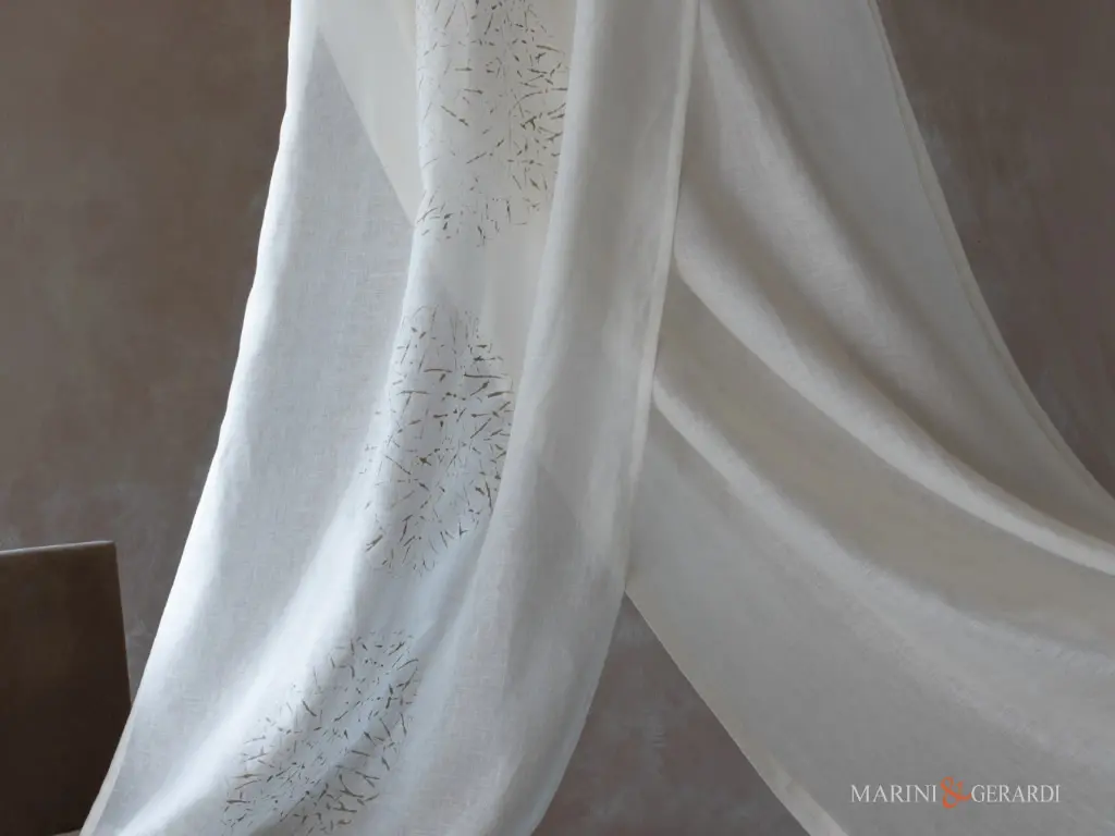 Eleganti tende moderne camera da letto design cerchi - Marini&Gerardi Eleganti tende moderne camera da letto design cerchi - Marini&Gerardi