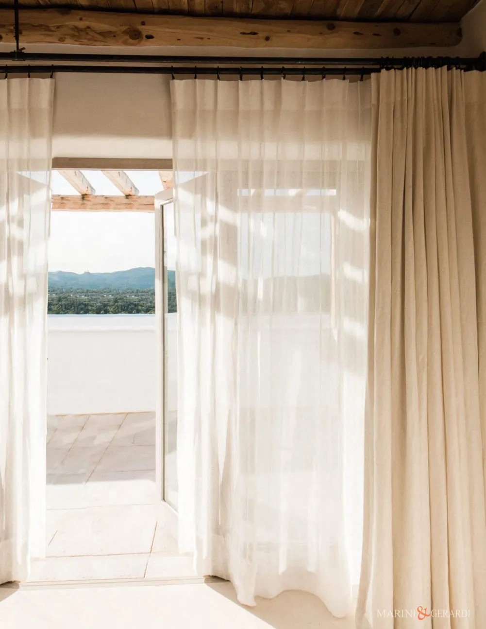 Tende per camera da letto delicate trasparenze - Marini & Gerardi Tende per camera da letto delicate trasparenze
