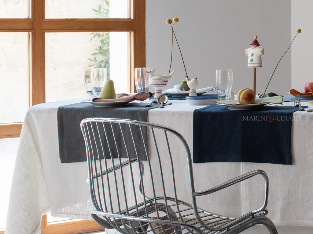 Tovaglia lino bianco tovagliette per colazione a contrasto di colore - Marini&Gerardi Tovaglia lino bianco tovagliette per colazione a contrasto di colore