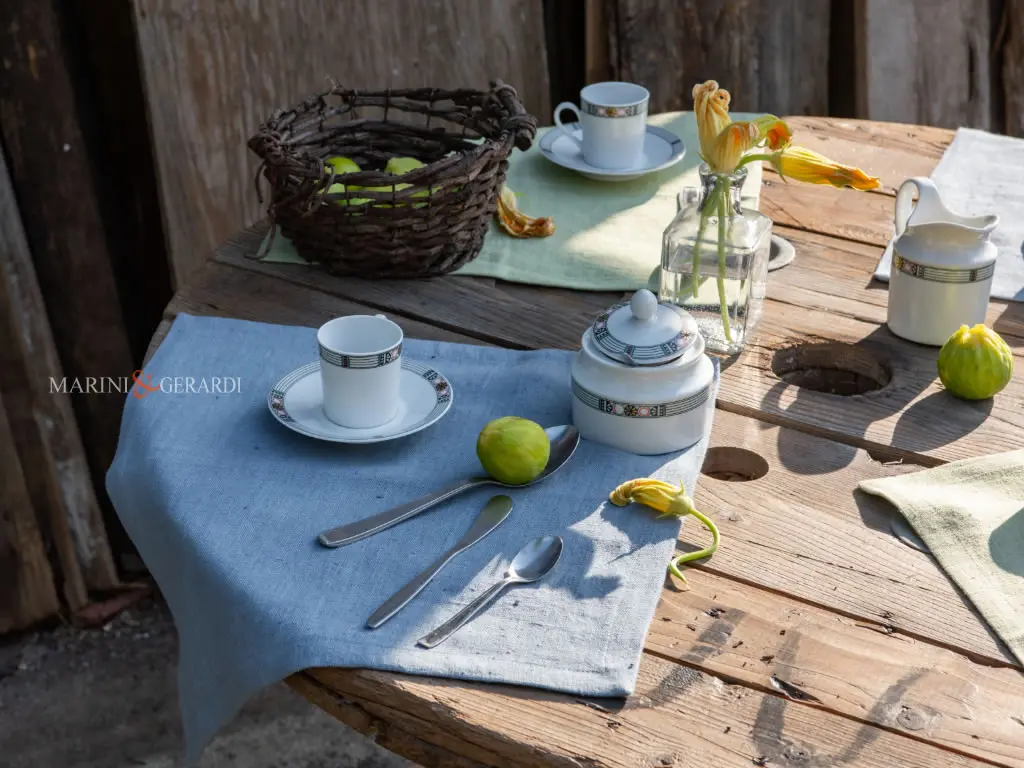 Eleganti colorati tovaglioli di stoffa in lino 40x40 Eleganti colorati tovaglioli di stoffa in lino 40x40