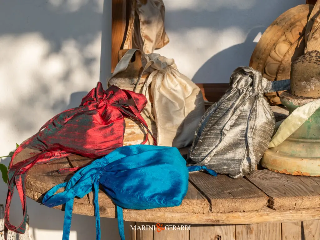 Borse sacchetto seta moderne eleganti con laccetti blu ruggine Borse sacchetto seta moderne eleganti con laccetti blu ruggine