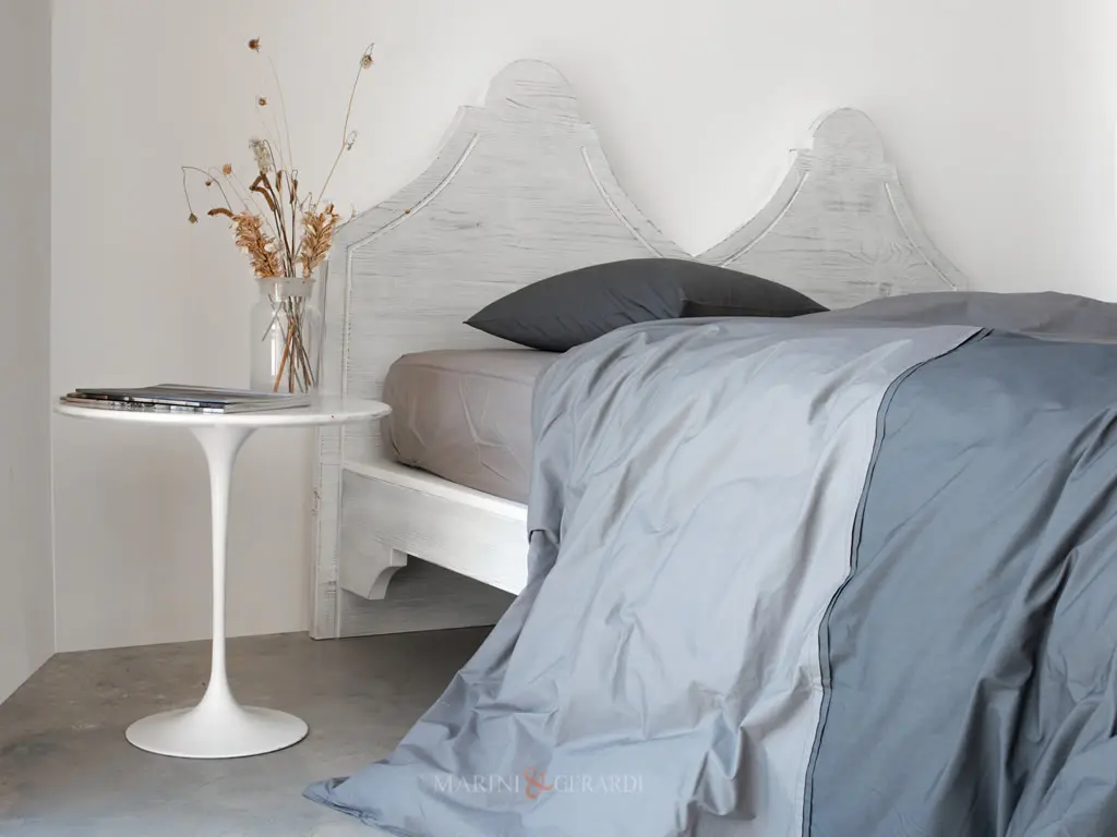 Letti in legno massello spalla doppia sagomata in bianco - Marini&Gerardi Letti in legno massello spalla doppia sagomata in bianco