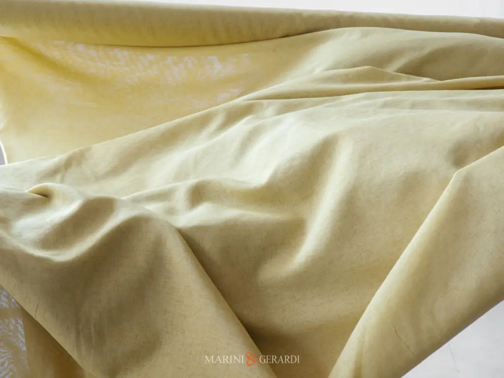 Tessuto in organza 530 beige caramellato