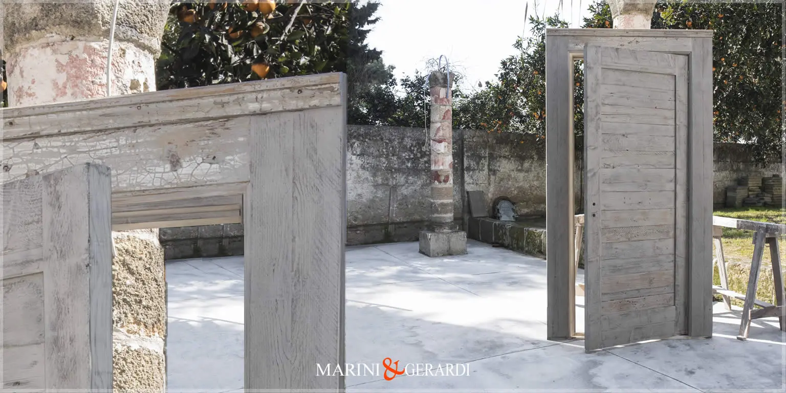 Porte decapate in legno vecchio da recupero taglio sega Porte decapate in legno vecchio da recupero taglio sega - Marini e Gerardi