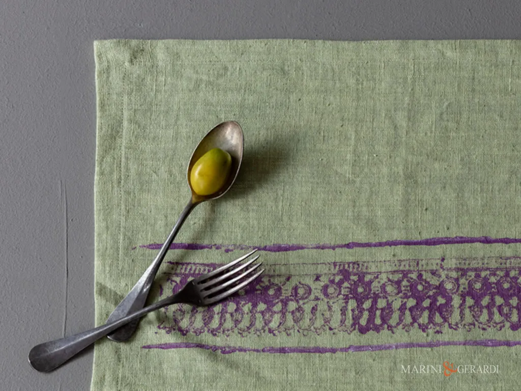 Tovagliette americane eleganti lino verde pistacchio Tovagliette americane lino pistacchio gouache design viola