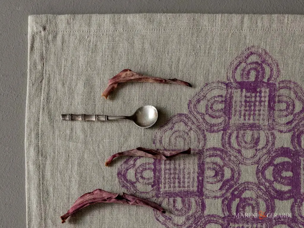 Tovagliette tavola americane lino 2 pezzi design viola Tovagliette tavola americane lino 2 pezzi design viola