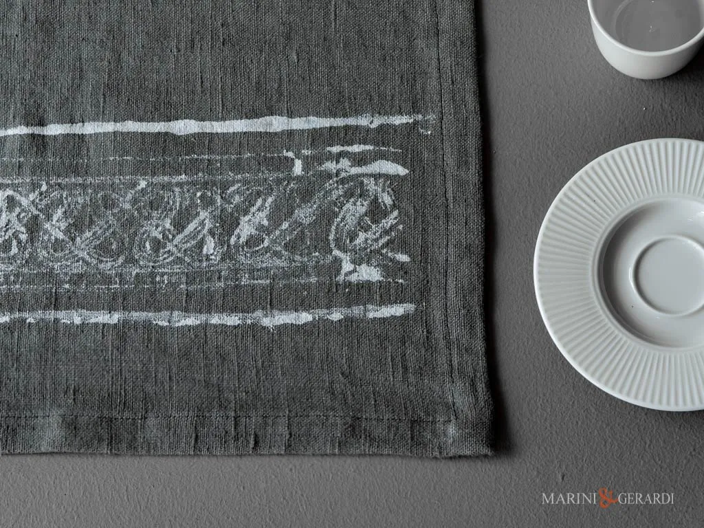 Tovagliette da colazione lino grigio design bianco Tovagliette da colazione lino grigio Antracite design gouache bianco moderno