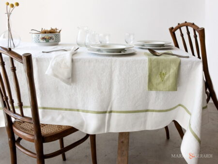 Tovaglie di lusso in lino stropicciato eleganti e moderne