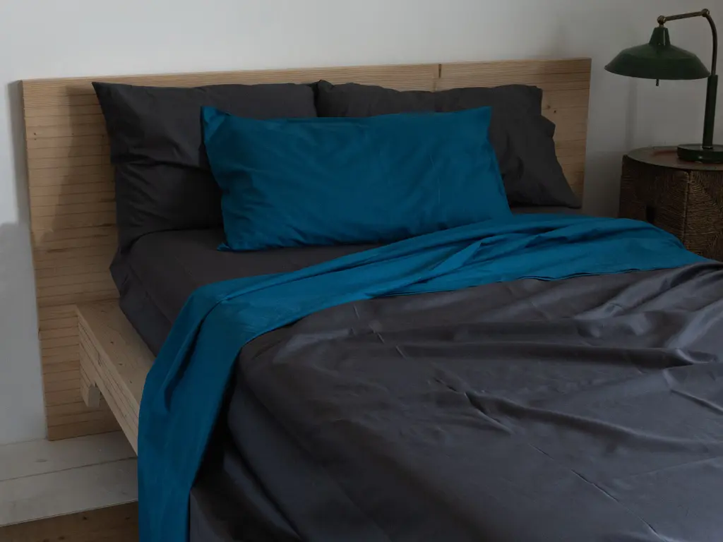 Completo letto lenzuola in cotone percalle blu cemento Completo letto lenzuola in cotone percalle blu cemento