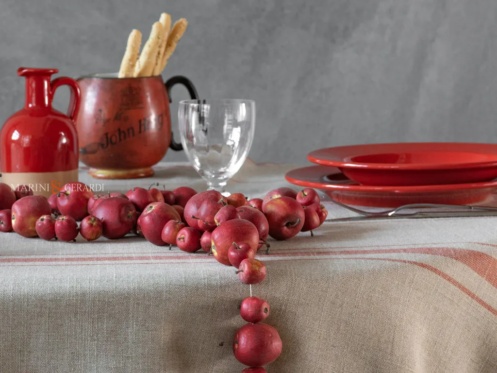 Tovaglia rettangolare a righe rosse 12 posti Tovaglia rettangolare a righe rosse 12 posti