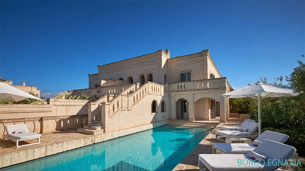 Tutti in piscina a borgo egnazia Tutti in piscina a borgo egnazia