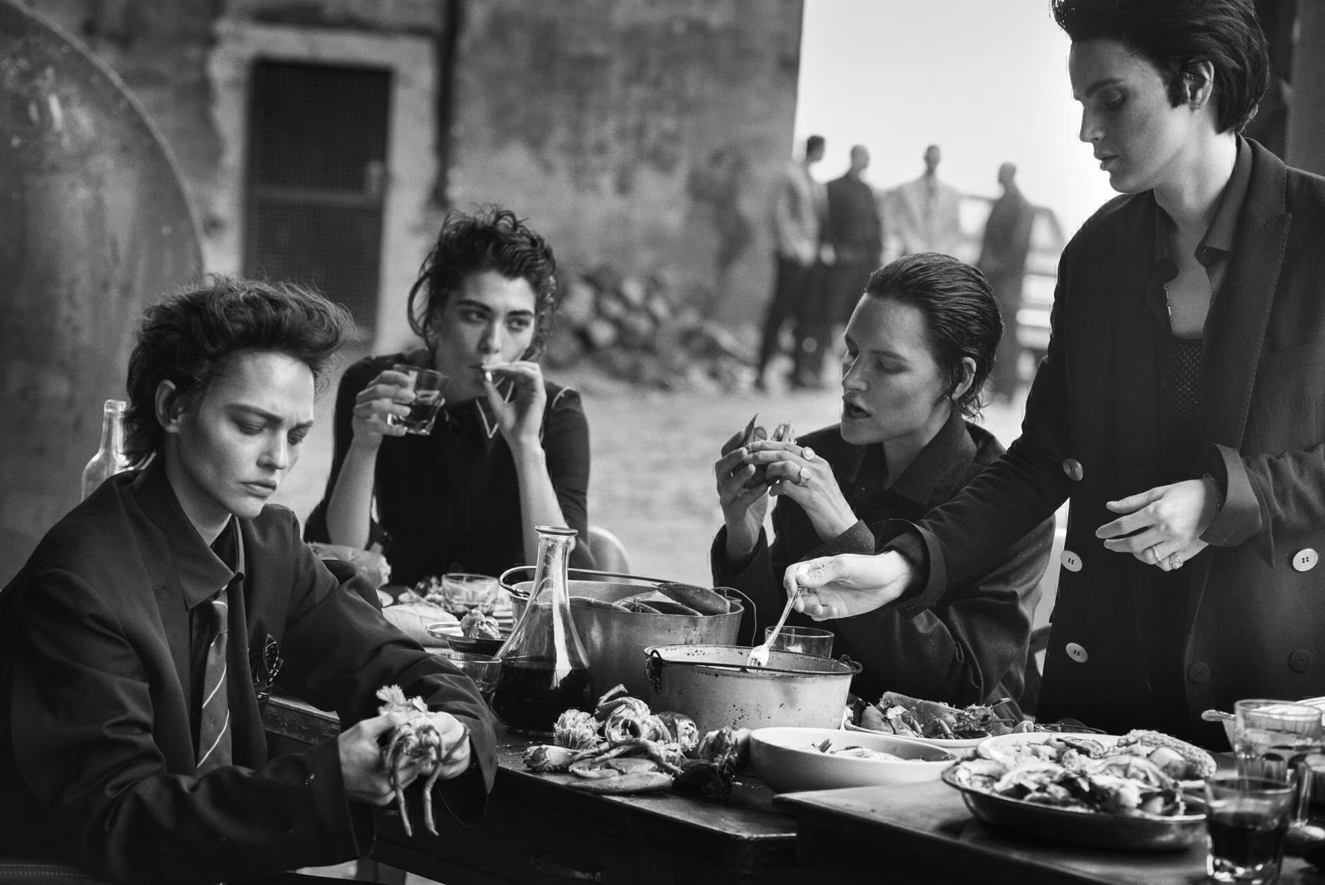 Sasha pivovarova steffy argelich kirsten owen guinevere van seenus brooklyn 2015 credit peter lindbergh courtesy peter lindbergh foundat scaled Sasha pivovarova steffy argelich kirsten owen guinevere van seenus brooklyn 2015 credit peter lindbergh courtesy peter lindbergh foundat scaled