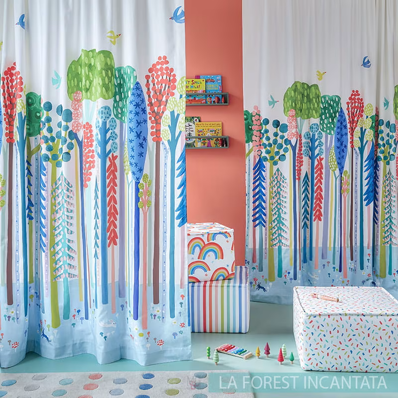 Tessuto a metraggio tende per cameretta bimba decorato con alberi immaginari Tessuto a metraggio tende per cameretta bimba decorato con alberi immaginari