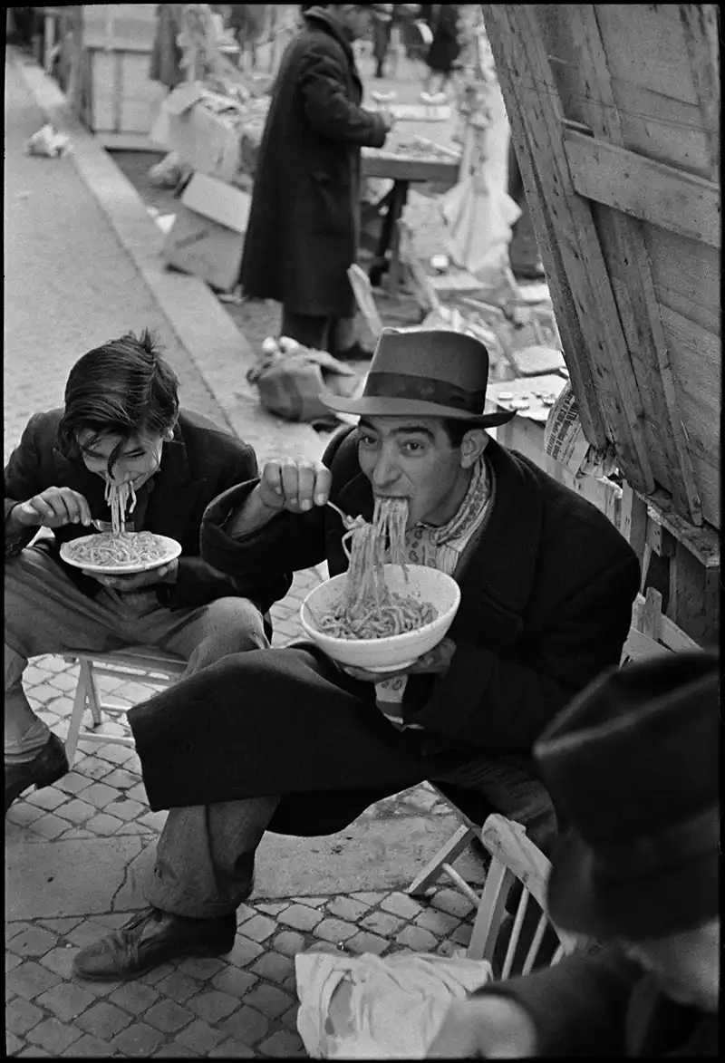 La festa della befana piazza navona roma 1951 henri cartier bresson La festa della befana piazza navona roma 1951 henri cartier bresson