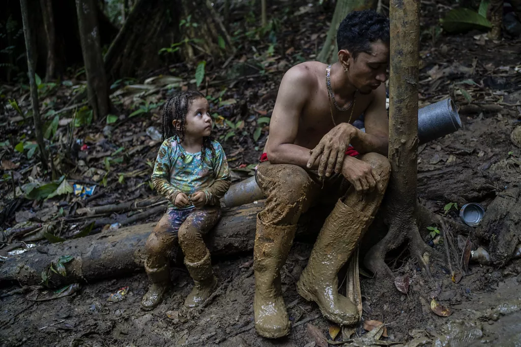 Paths of desperate hope federico ríos escobar world press photo 2025 Paths of desperate hope federico ríos escobar world press photo 2025