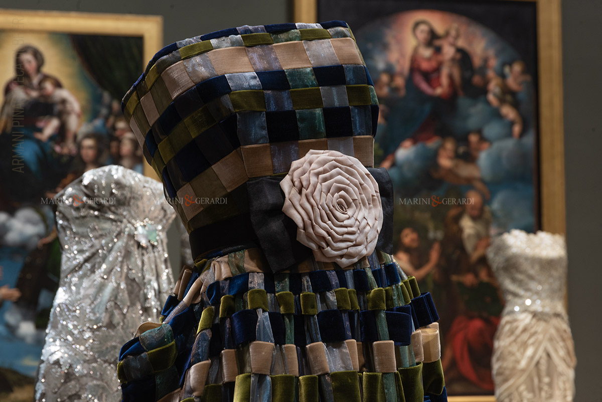 Giorgio armani pinacoteca brera milano mostra settembre 2005 abito donnai Giorgio armani pinacoteca brera milano mostra settembre 2005 abito donnai