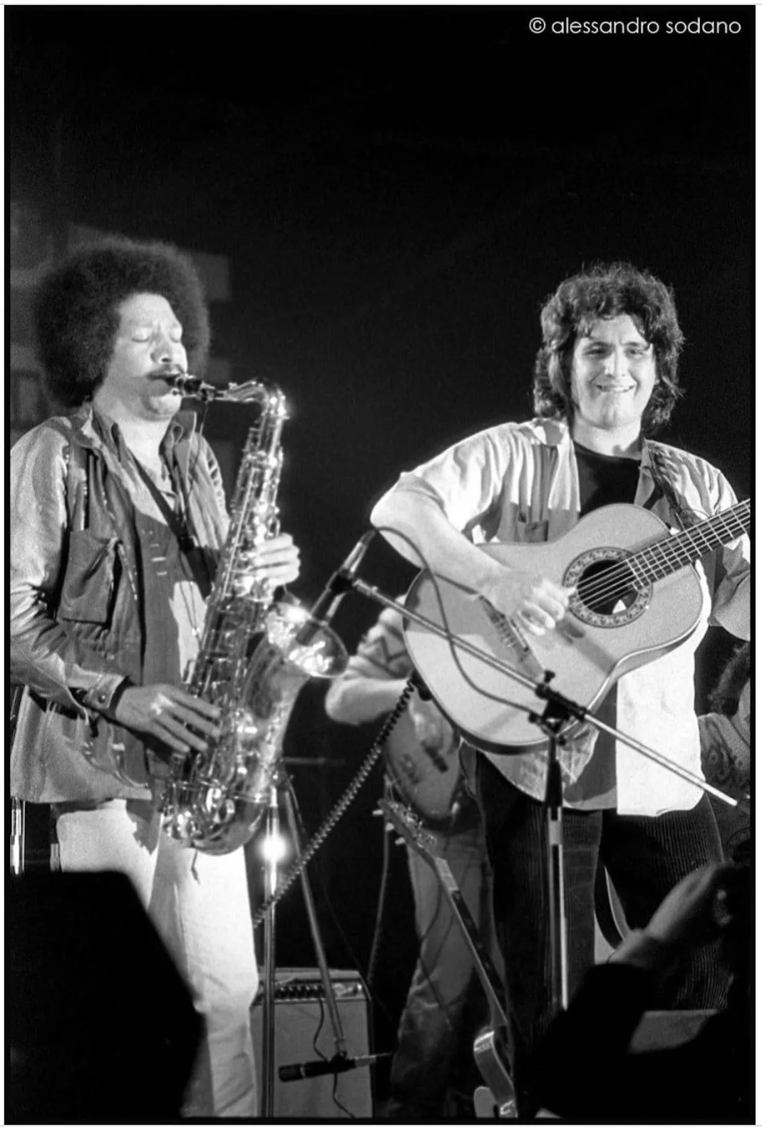 Napoli 1979 james senese pino daniele teatro tenda foto alessandro sodano. Napoli 1979 james senese pino daniele teatro tenda foto alessandro sodano.