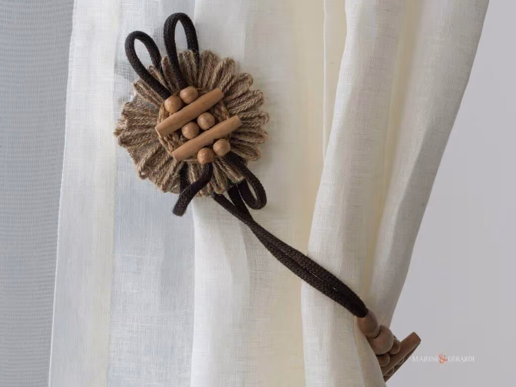 Calamita per tende originalità per tendaggi shabby particolari Calamita per tende originalità per tendaggi shabby particolari