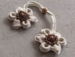 Calamite per tende lunghe in fiore eleganza con un tocco magico
