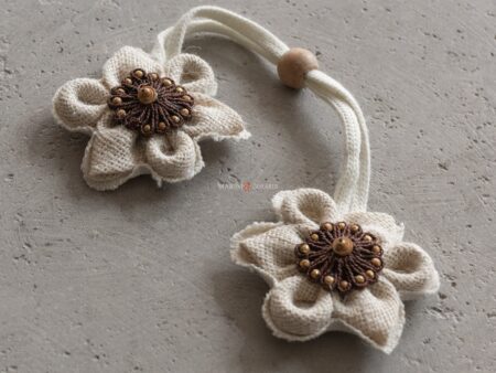 Calamite per tende lunghe in fiore eleganza con un tocco magico