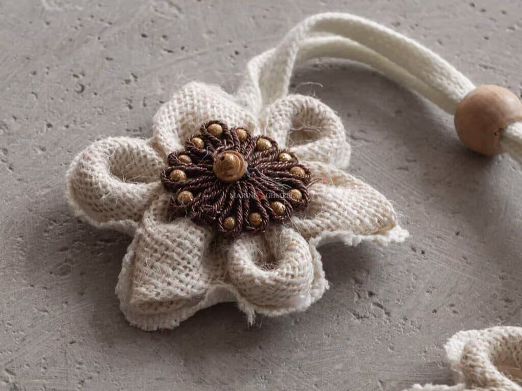 Calamite per tende lunghe in fiore particolare Calamite per tende lunghe in fiore particolare