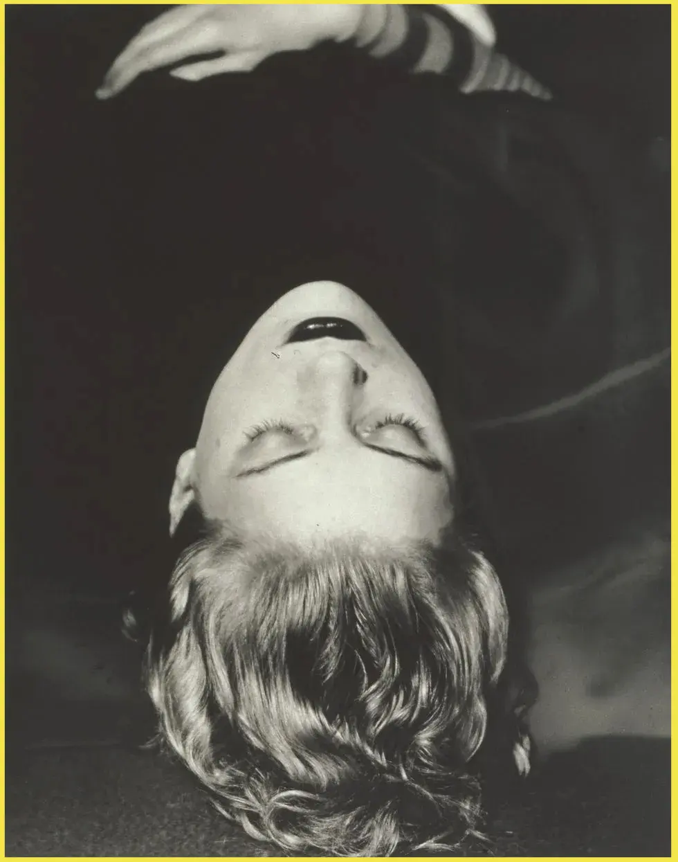Ritratto di Lee Miller testa rovesciata di Man Ray 1929 Ritratto di Lee Miller testa rovesciata di Man Ray 1929