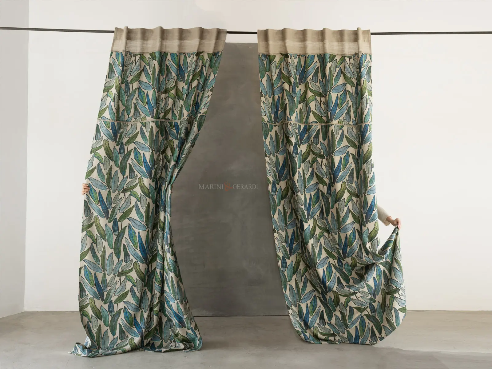 Tende da interni moderni semi oscuranti con foglie verdi mantovana Tende da interni moderni semi oscuranti con foglie verdi mantovana